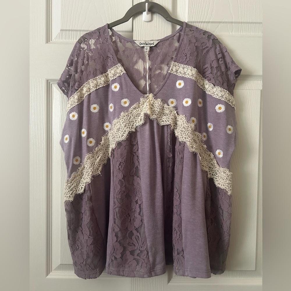 DAVI & DANI "Daisy Daydream" purple lavender w/ lace detail and floral accents L - Picture 2 of 6